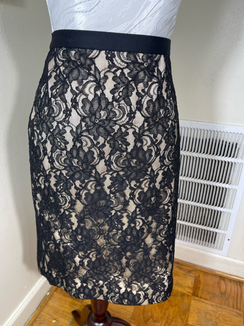 Black Lace Long-Sleeve Sheath jacket coat  with Nude Lining  with skirt - Picture 4 of 7